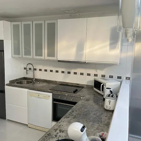 Sea View 2-bedroom Colony Club アパート