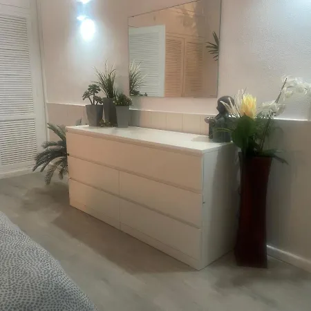 Sea View 2-bedroom Colony Club Daire *