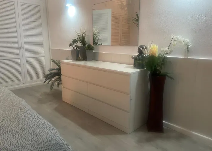 Sea View 2-bedroom Colony Club Apartman *